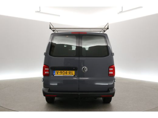 Volkswagen Transporter 2.0 TDI L2H1 | 140PK | DC | Airco | Cruise | Carplay | Trekhaak | Navi | Imperiaal | Parkeersens. ActivLease financial lease