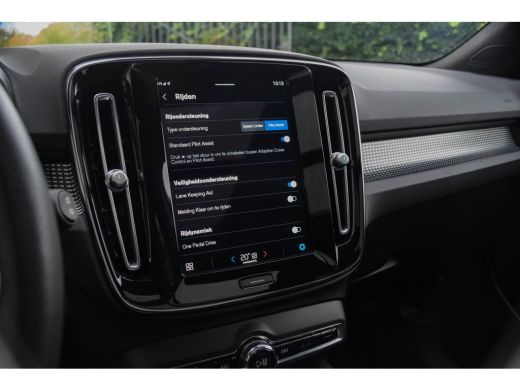 Volvo  XC40 Recharge P8 AWD R-Design / Standkachel/ Virtual Cockpit/ Adaptive Cruise Control/ Panoramadak/ 30... ActivLease financial lease
