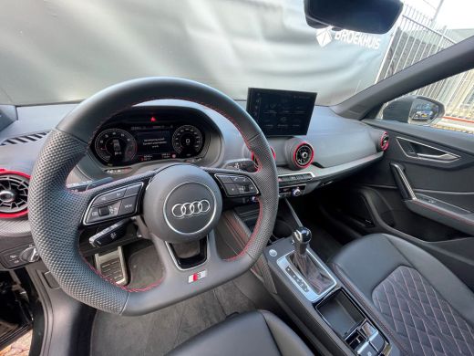 Audi Q2 35 TFSI S line | Sonos | Trekhaak afneembaar | Lederen bekleding | 18" LM velgen | ActivLease financial lease