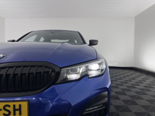 BMW 3 Serie 320i M-Sportpack High Executive (INCL-BTW) *LEATHER-ALCANTARA | FULL-LED | DIGI-COCKPIT | HEATED-... ActivLease financial lease