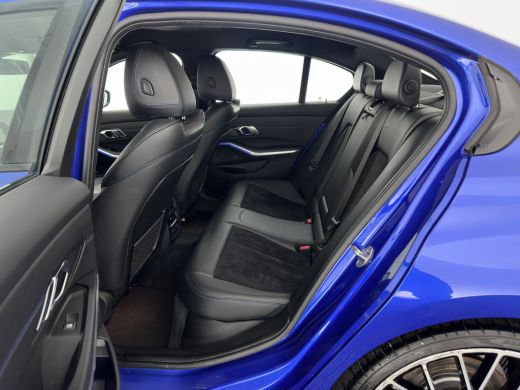 BMW 3 Serie 320i M-Sportpack High Executive (INCL-BTW) *LEATHER-ALCANTARA | FULL-LED | DIGI-COCKPIT | HEATED-... ActivLease financial lease