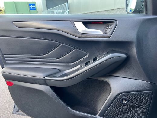 Ford Focus 1.5 150pk/Autom./Vignale/Adaptive/Matrix-led/HUD/B&O/Trekh./Leder/Virtual ActivLease financial lease