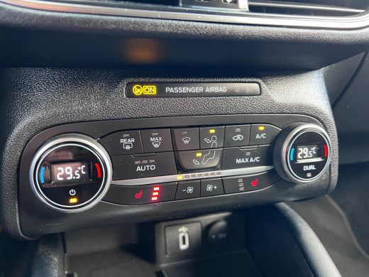 Ford Focus 1.5 150pk/Autom./Vignale/Adaptive/Matrix-led/HUD/B&O/Trekh./Leder/Virtual ActivLease financial lease