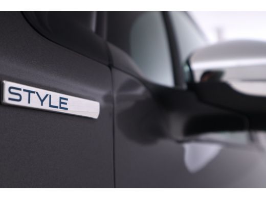 Peugeot 2008 1.2 PureTech Active Navigatie, Led, Climate . ActivLease financial lease