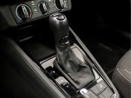 Skoda Kamiq 1.0 TSI Sport Automaat (APPLE CARPLAY, GETINT GLAS, CRUISE, TREKHAAK, SPORTSTOELEN, PARKEERSENSOR... ActivLease financial lease