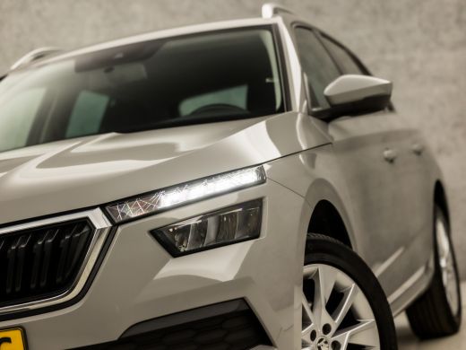 Skoda Kamiq 1.0 TSI Sport Automaat (APPLE CARPLAY, GETINT GLAS, CRUISE, TREKHAAK, SPORTSTOELEN, PARKEERSENSOR... ActivLease financial lease