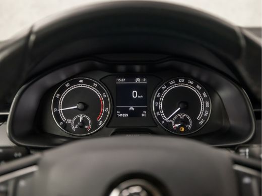 Skoda Kamiq 1.0 TSI Sport Automaat (APPLE CARPLAY, GETINT GLAS, CRUISE, TREKHAAK, SPORTSTOELEN, PARKEERSENSOR... ActivLease financial lease