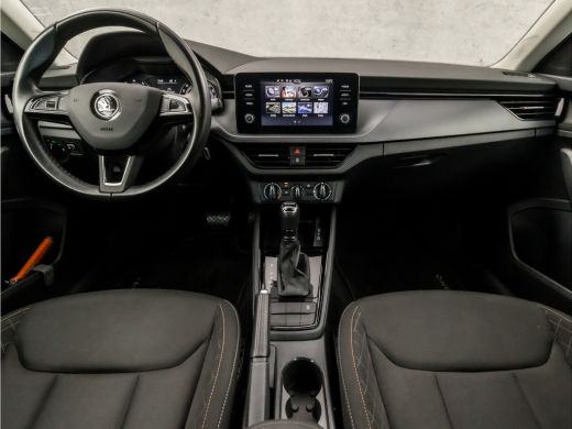 Skoda Kamiq 1.0 TSI Sport Automaat (APPLE CARPLAY, GETINT GLAS, CRUISE, TREKHAAK, SPORTSTOELEN, PARKEERSENSOR... ActivLease financial lease