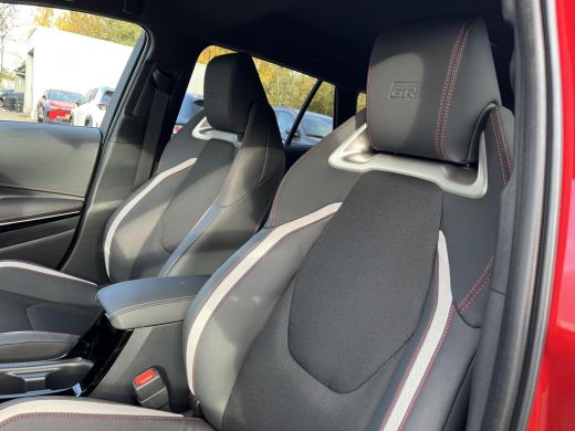 Toyota Corolla Touring Sports Hybrid 180 GR Sport | Uit voorraad leverbaar | ActivLease financial lease