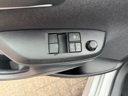 Toyota Yaris 1.5 93 PK | Hybrid Active | 5-drs | Navigatie | ActivLease financial lease