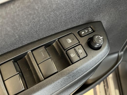 Toyota Yaris 1.5 Hybrid 115 Dynamic | Uit voorraad leverbaar | ActivLease financial lease