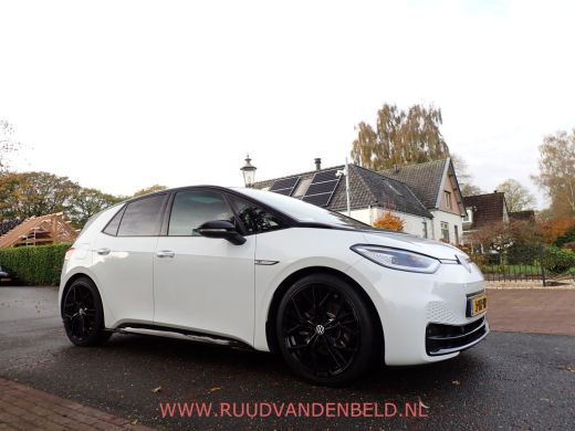 Volkswagen ID.3 First Max 58kWh 92%SOH ACC/PANODAK/MASSAGE/TREKHAAK/HEADUP ActivLease financial lease