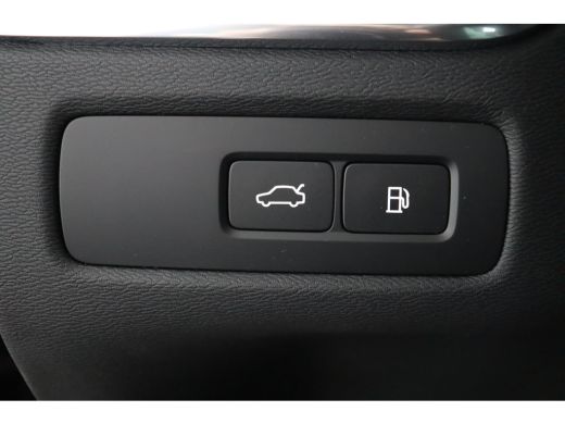 Volvo  XC60 2.0 T6 Plug-in hybrid AWD Plus Dark Stoel + Stuur verwarming | Trekhaak | BLIS | Elektrische stoe... ActivLease financial lease