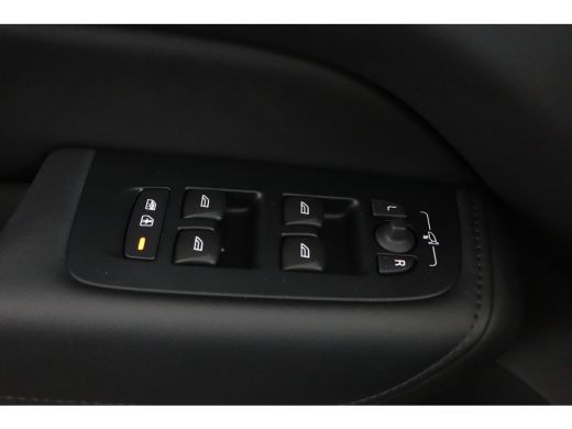 Volvo  XC60 2.0 T6 Plug-in hybrid AWD Plus Dark Stoel + Stuur verwarming | Trekhaak | BLIS | Elektrische stoe... ActivLease financial lease