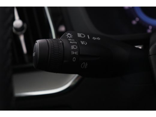 Volvo  XC60 2.0 T6 Plug-in hybrid AWD Plus Dark Stoel + Stuur verwarming | Trekhaak | BLIS | Elektrische stoe... ActivLease financial lease