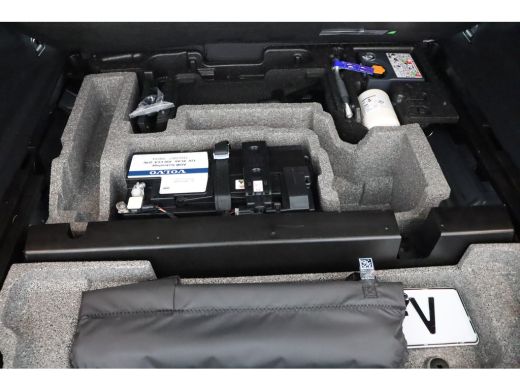 Volvo  XC60 2.0 T6 Plug-in hybrid AWD Plus Dark Stoel + Stuur verwarming | Trekhaak | BLIS | Elektrische stoe... ActivLease financial lease