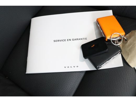 Volvo  XC60 2.0 T6 Plug-in hybrid AWD Plus Dark Stoel + Stuur verwarming | Trekhaak | BLIS | Elektrische stoe... ActivLease financial lease