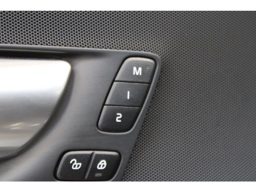 Volvo  XC60 T6 350PK AWD Plus Bright | All Season | Panoramadak | Adapt LED | Iso Glas | Alarm ActivLease financial lease