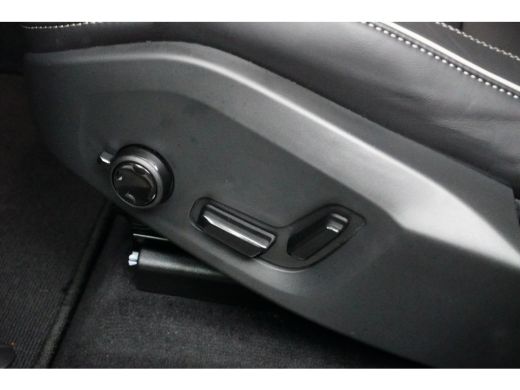 Volvo  XC60 T6 AWD Plus Dark | Panoramadak | Sportstoelen | Donkere hemel | Adaptive Cruise | Trekhaak | BLIS ActivLease financial lease