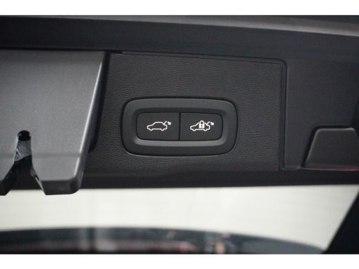 Volvo  XC60 T6 AWD Plus Dark | Panoramadak | Sportstoelen | Donkere hemel | Adaptive Cruise | Trekhaak | BLIS ActivLease financial lease