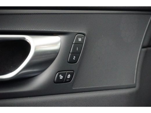 Volvo  XC60 T6 AWD Plus Dark | Panoramadak | Sportstoelen | Donkere hemel | Adaptive Cruise | Trekhaak | BLIS ActivLease financial lease