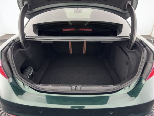 Alfa Romeo Giulia 2.0T Sprint (INCL-BTW) Aut. *PANO | LEATHER-FABRIC | XENON | ADAPTIVE-CRUISE | BLIND-SPOT | SPORT... ActivLease financial lease