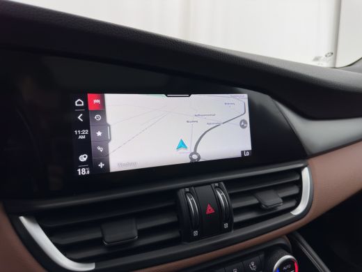 Alfa Romeo Giulia 2.0T Sprint (INCL-BTW) Aut. *PANO | LEATHER-FABRIC | XENON | ADAPTIVE-CRUISE | BLIND-SPOT | SPORT... ActivLease financial lease