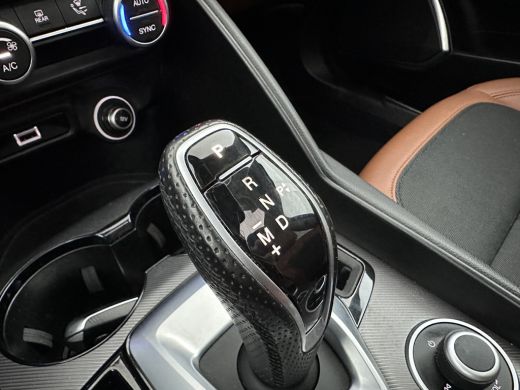 Alfa Romeo Giulia 2.0T Sprint (INCL-BTW) Aut. *PANO | LEATHER-FABRIC | XENON | ADAPTIVE-CRUISE | BLIND-SPOT | SPORT... ActivLease financial lease