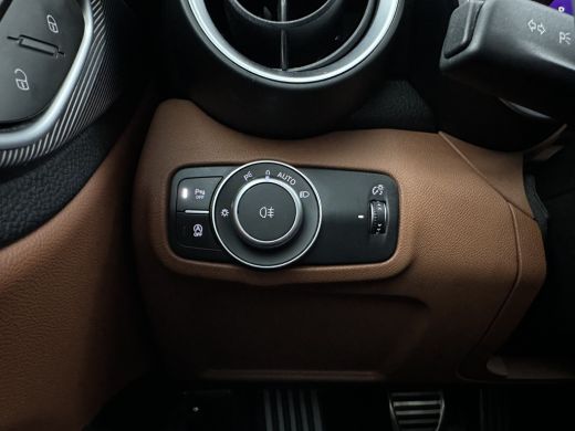 Alfa Romeo Giulia 2.0T Sprint (INCL-BTW) Aut. *PANO | LEATHER-FABRIC | XENON | ADAPTIVE-CRUISE | BLIND-SPOT | SPORT... ActivLease financial lease