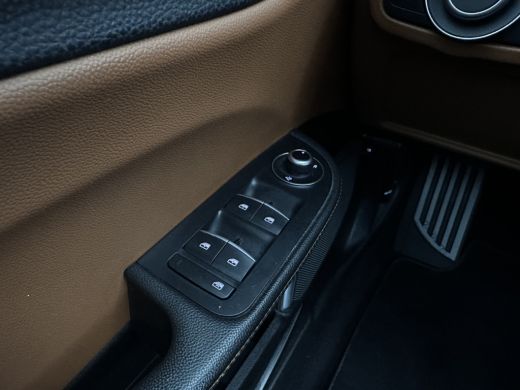 Alfa Romeo Giulia 2.0T Sprint (INCL-BTW) Aut. *PANO | LEATHER-FABRIC | XENON | ADAPTIVE-CRUISE | BLIND-SPOT | SPORT... ActivLease financial lease