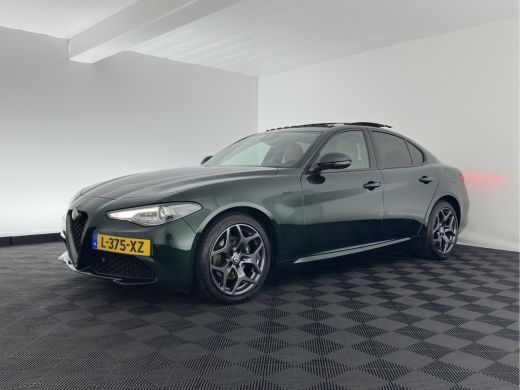 Alfa Romeo Giulia 2.0T Sprint (INCL-BTW) Aut. *PANO | LEATHER-FABRIC | XENON | ADAPTIVE-CRUISE | BLIND-SPOT | SPORT... ActivLease financial lease