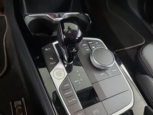 BMW 1 Serie 118i Aut. Exe Editon | Trekhaak | Stuurverwarming | Live Cockpit | ActivLease financial lease