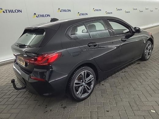 BMW 1 Serie 118i Aut. Exe Editon | Trekhaak | Stuurverwarming | Live Cockpit | ActivLease financial lease