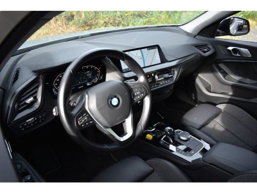 BMW 1 Serie 118IA 140PK AUT. BUSINESS SPORT-LINE NAVI/LED/CAMERA/CARPLAY ActivLease financial lease