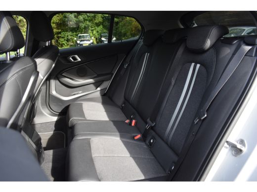 BMW 1 Serie 118IA 140PK AUT. BUSINESS SPORT-LINE NAVI/LED/CAMERA/CARPLAY ActivLease financial lease