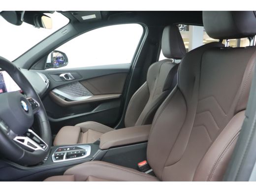 BMW 1 Serie 120 M Sport Automaat / Sportstoelen / Achteruitrijcamera / M Adaptief onderstel / Comfort Access ... ActivLease financial lease