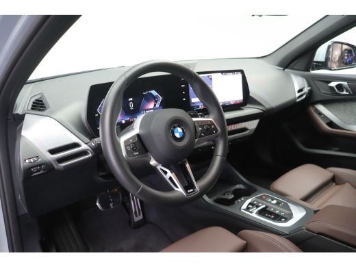 BMW 1 Serie 120 M Sport Automaat / Sportstoelen / Achteruitrijcamera / M Adaptief onderstel / Comfort Access ... ActivLease financial lease