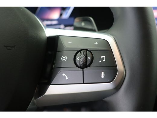 BMW 1 Serie 120 M Sport Automaat / Sportstoelen / Achteruitrijcamera / M Adaptief onderstel / Comfort Access ... ActivLease financial lease