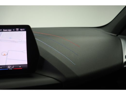 BMW 1 Serie 120 M Sport Automaat / Sportstoelen / Achteruitrijcamera / M Adaptief onderstel / Comfort Access ... ActivLease financial lease