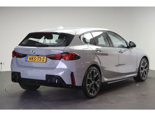 BMW 1 Serie 120 M Sport Automaat / Sportstoelen / Achteruitrijcamera / M Adaptief onderstel / Comfort Access ... ActivLease financial lease