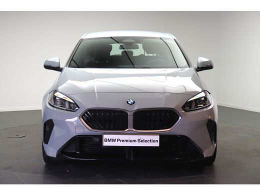 BMW 1 Serie 120 M Sport Automaat / Sportstoelen / Achteruitrijcamera / M Adaptief onderstel / Comfort Access ... ActivLease financial lease