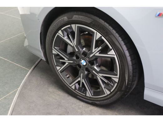 BMW 1 Serie 120 M Sport Automaat / Sportstoelen / Achteruitrijcamera / M Adaptief onderstel / Comfort Access ... ActivLease financial lease