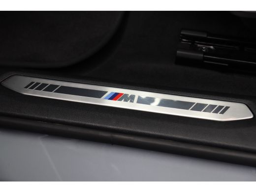 BMW 1 Serie 120 M Sport Automaat / Sportstoelen / Achteruitrijcamera / M Adaptief onderstel / Comfort Access ... ActivLease financial lease