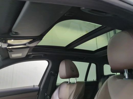 BMW 3 Serie Touring 330e eDrive M-Sport | Navi | Panorama | Camera | Leder ActivLease financial lease