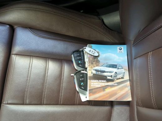 BMW 3 Serie Touring 330e eDrive M-Sport | Navi | Panorama | Camera | Leder ActivLease financial lease