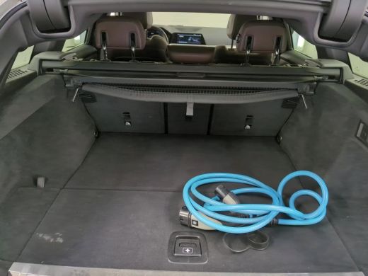 BMW 3 Serie Touring 330e eDrive M-Sport | Navi | Panorama | Camera | Leder ActivLease financial lease