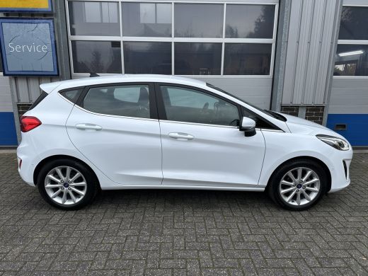 Ford Fiesta 1.0 95PK Titanium | STOEL-, STUUR- EN VOORRUITVERWARMING| NAVIGATIE| CAMERA| ADAPTIVE CRUISE| PAR... ActivLease financial lease