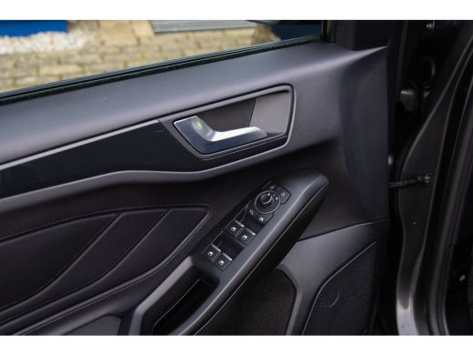 Ford Focus 1.0 EcoBoost Hybrid ST Line | Trekhaak | Stoel/stuur/voorruit verwarming | Camera | Apple Carplay... ActivLease financial lease