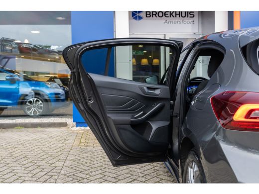 Ford Focus 1.0 EcoBoost Hybrid ST Line | Trekhaak | Stoel/stuur/voorruit verwarming | Camera | Apple Carplay... ActivLease financial lease