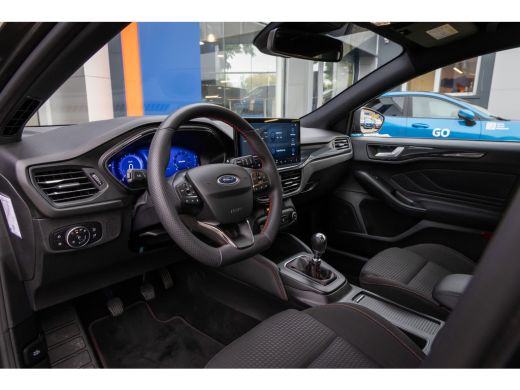 Ford Focus 1.0 EcoBoost Hybrid ST Line | Trekhaak | Stoel/stuur/voorruit verwarming | Camera | Apple Carplay... ActivLease financial lease
